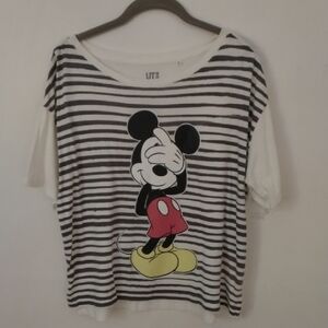 Uniqlo + DISNEY rare Shy Mickey Mouse Graphic Tee